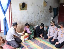 Kapolres Bener Meriah Berikan Bansos kepada Korban Bencana di Kampung Sedie Jadi dan Tingkem Asli