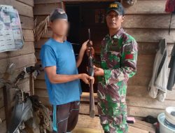 Pos Guntembawang Satgas Pamtas RI-MLY Yonif 645/GTY Terima Senjata Api Rakitan Jenis Lantak Dengan Sukarela Dari Warga Perbatasan