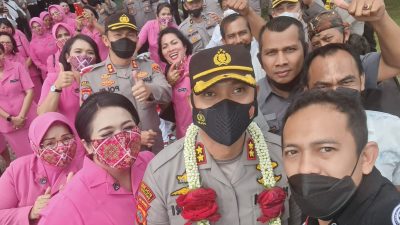 Prosesi Pedang Pora Warnai Pelepasan Kapolres Simalungun, Foto Selfie Tunjukan Keceriaan Atas Kebersamaan