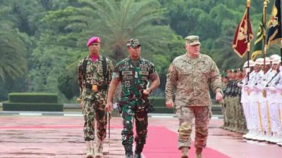 Danyon Angmor 1 Marinir sebagai Danup Upacara Penyambutan Panglima Amerika