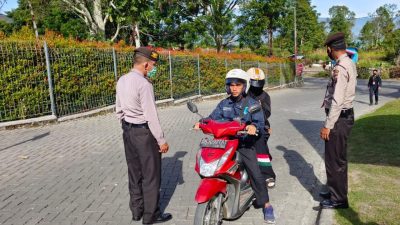 Tetap Semangat, Personel Polres Simalungun Amankan Libur Peringati Tahun Baru Islam Di Parapat Dengan 3K