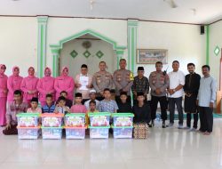 AKBP Henki Ismanto bersama Ketua Bhayangkari Cabang Lhokseumawe Kunjungi dan serahkan Bansos di Panti Asuhan Muhammadiyah Lhokseumawe 