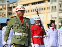 Danyonif Raider 100/PS jadi  Komandan Upacara Hari Kemerdekaan RI ke-77 di Lapangan Astaka Pancing 