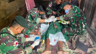 Pamtas Yonif Raider 142/KJ beri Pelayanan  Sunat Gratis kepada Warga 
