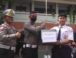 Jajaran Polri Apresiasi Aksi Spontanitas Pelajar SMP Melancarkan Arus Lalin Saat Bus Terbakar