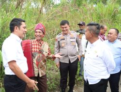Kapolres bersama Bupati Simalungun dampingi Deputi II Staf Presiden (KSP) silaturahmi dan Berdialog dengan Masyarakat Sihaporas 