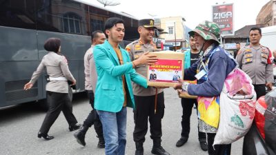 Pasca Kenaikan BBM, Kapolda Aceh melalui Kapolres Bener Meriah bersama Mahasiwa bagikan Sembako 