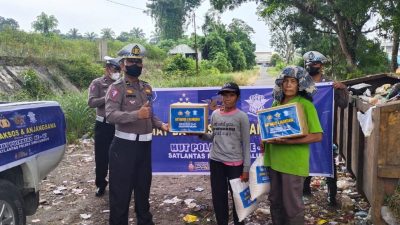 Memperingati Hari Lalulintas Bhayangkara Ke-67, Satlantas Polres Simalungun Bagikan Sembako kepada Pemulung 