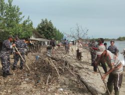 HUT TNI AL ke-77, TNI AL Lanal Bentuk Gerakan Nasional Laut Bersih 2022 di Pesisir Kuala Simpang Ulim