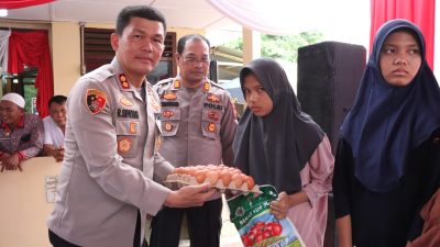Kapolres Simalungun Berikan Bantuan Kepada Anak Yatim Piatu Saat Resmikan Polsubsektor Bandar Masilam