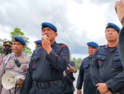 Dansat Brimob Polda Sutra Sampaikan ini Kepada Aksi Masa Warga Desa Puosu Jaya