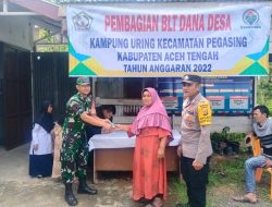 Serda Abdul Gofar Dampingi Pembagian Bantuan Langsung Tunai (BLT) di Desa Uring