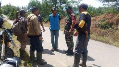 Gelar Komsos, Babinsa Ajak Warga Buka Lahan di Desa Tingkem Benyer Dengan Cara Tidak Membakar