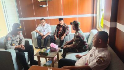 Perduli Pendidikan, Babinsa  laksanakan Komsos Bersama Dewan Guru di SMPN 4 Belang Rakal