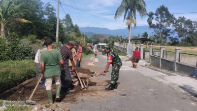 Jaga Kebersihan dan Kesehatan, TNI bersama Warga Galakkan Program Jumat Bersih 