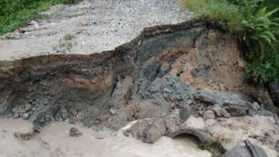Akibat Diguyur Hujan, Akses Jalan Kampung Wihni Durin Lumpuh Total