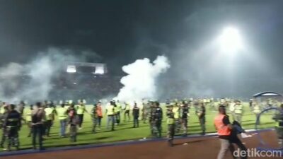 Usai Pertandingan Arema FC VS Persebaya, Kerusuhan Terjadi di Stadiun Kenjurahan, Malang