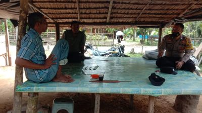 Bripka Sarmin Sambangi dan Sampaikan Pesan Himbauan kepada Warga 