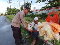 Bentuk Kepedulian, Kapolsek Percut Seituan Berikan Sembako Kepada Warga Kurang Mampu   