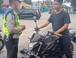 Polantas Polsek Medan Timur Tegur Warga Pelanggar Lalulintas   