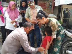 Kunjungi Anak Stunting di Percut, Wakapolrestabes Medan Berikan Bantuan Sembako dan Susu