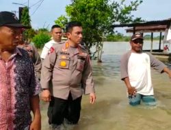 Kapolresta Deli Serdang Cek Banjir dan Dirikan Posko serta Bagi Sembako   