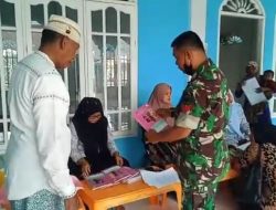 Koptu Sefania Gulo bersama Perangkat Desa Dampingi Petugas Berikan Layanan Posyandu