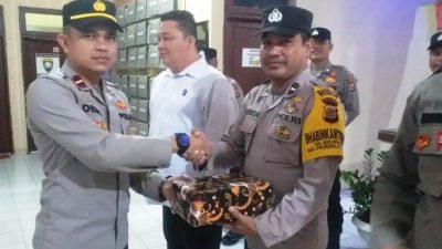 Kapolsek Peureulak Barat Berikan Reward Kepada Personel Berprestasi   