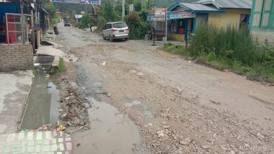 Dr JTP Hutabarat : Pihak Pemkab Taput Tentu Harus Bebaskan Lahan Pembangunan Drainase agar Realisasi Pembangunan Jalan dan Drainase dari Provinsi