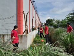 Tinjau Kondisi Kawat Berduri Seputaran Tembok Lapas Tebing Tinggi Kanwil Kemenkumham Sumut, Kalapas : Ciptakan Kondisi Lapas Aman dan Kondusif