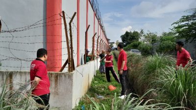 Tinjau Kondisi Kawat Berduri Seputaran Tembok Lapas Tebing Tinggi Kanwil Kemenkumham Sumut, Kalapas : Ciptakan Kondisi Lapas Aman dan Kondusif