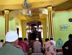 Camat Peudawa Aceh Timur Menjadi Khatip Jum’at Disebuah Desa Gampong Payadua