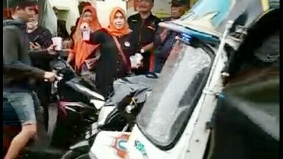 Dihujan Yang Penuh Berkah KBSB Tetap Semangat Berbagi Takjil