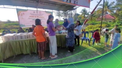 PTPN IV Kebun Bukit Lima Bagi – Bagi Takjil kepada Masyarakat Sekitar   
