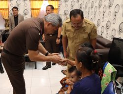 Kajati Sumut dan Kapoldasu Irjen Panca Mediasi Erlina Zebua dengan Korban Untuk Berdamai dan Akhirnya Bisa Berkumpul dengan Kelima Anaknya