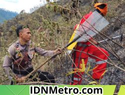 Polres Simalungun Bantu Padamkan Kebakaran Lahan di Dusun Dolok Maria