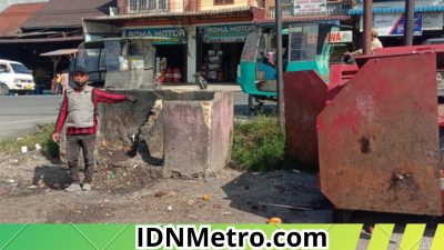 Pintu Masuk Terminal Siborongborong ‘Dihiasi’ Bak Sampah