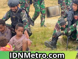 Pesan Ondoafi saat Warga dan Satgas Yonif 721/Mks Makan Bersama