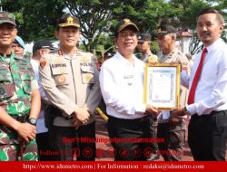 Kasat Reskrim bersama Tim Jatanras Terima Penghargaan atas Prestasi Ungkap Pelaku Pembunuhan Ibu dan Anak dari Bupati Simalungun