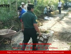 Tingkatkan Sinergitas, Babinsa Koramil Binangun Bersama Warga Gelar Kerja Bakti Bersihkan Lingkungan di Desa Sambigede   