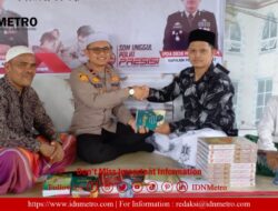 Polri Peduli Budaya Literasi, Polsek Peureulak Barat Bagikan Al-Quran dan Kitab kepada Santri Dayah Mahad Darul Munawarah