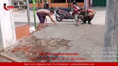 Babinsa Koramil Wates Terjun Langsung Bantu Pembangunan di Desa Mojorejo