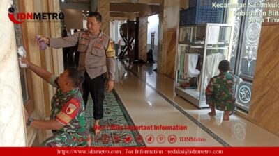 Anggota Koramil Sanankulon Gelar Jumat Bersih di Masjid Al-A’laa