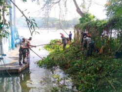 Cegah Terjadinya Banjir, Kodim 0808/Blitar Gelar Karya Bakti Pembersihan  Sungai Brantas