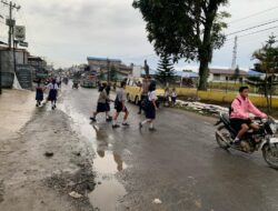 Polsek Saribudolok Gelar Strong Point di SMKN1 Silimakuta, Lalu Lintas Aman dan Lancar