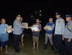 Demi Pengabdian pada Rakyat, Kapolsek AKP Buyung Terobos Banjir dalam Program Coolling Sistem