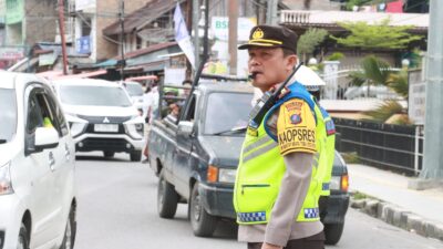 Operasi Lilin Toba-2023 Berjalan Lancar, Polres Simalungun Jaga Kamseltibcarlantas di Pantai Bebas Parapat