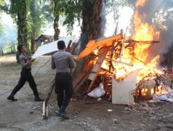 Polda Sumut Ratakan Gubuk Narkoba dan Judi di Kutalimbaru
