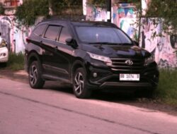 Terpantau! Mobil Dinas Pejabat di Taput Diganti Plat Hitam Diduga untuk Fasilitas kegiatan Kampanye Caleg dan  Dibawa ke Cafe