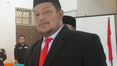Tindak lanjuti Laporan Masyarakat Terkait Masih Banyaknya APK di Simalungun, Bawaslu Langsung Turun Kelokasi Turunkan APK